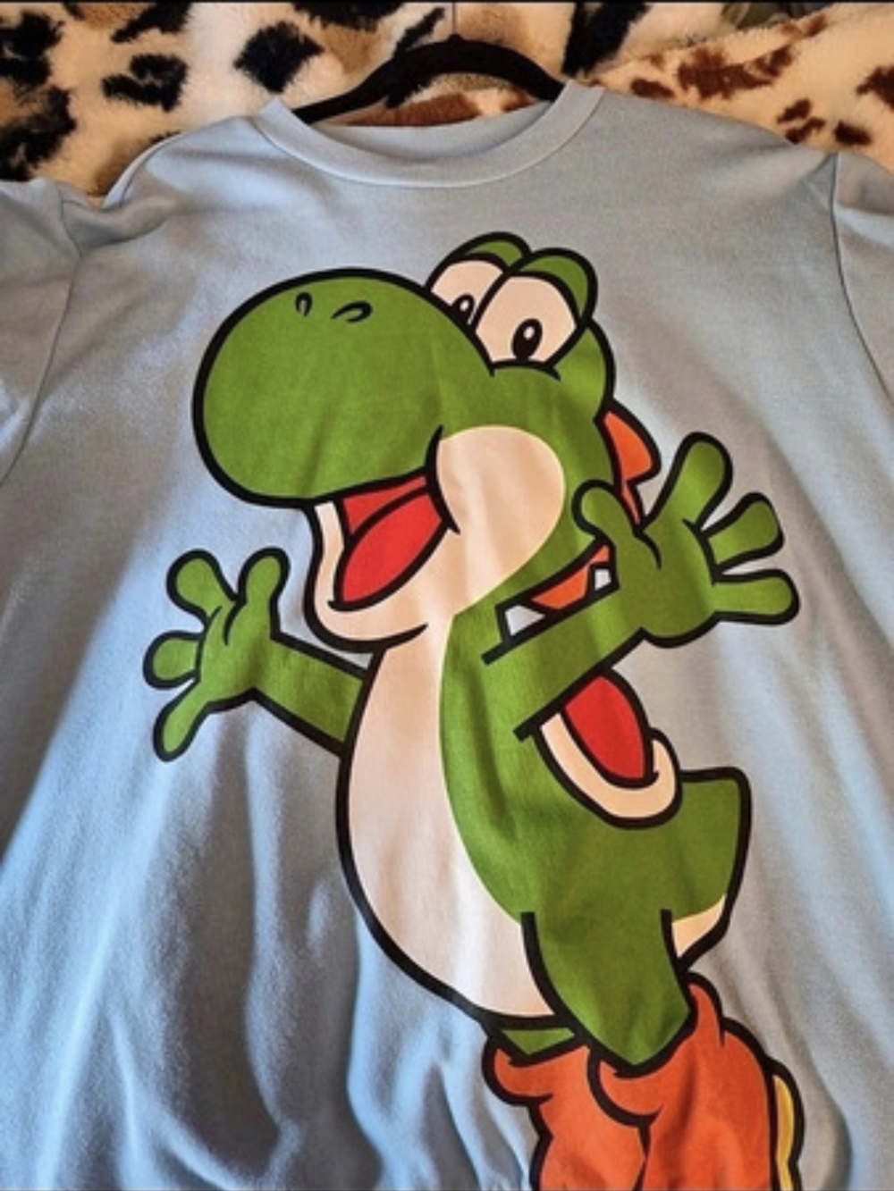 Super Mario Yoshi Blue Sweatshirt Size M